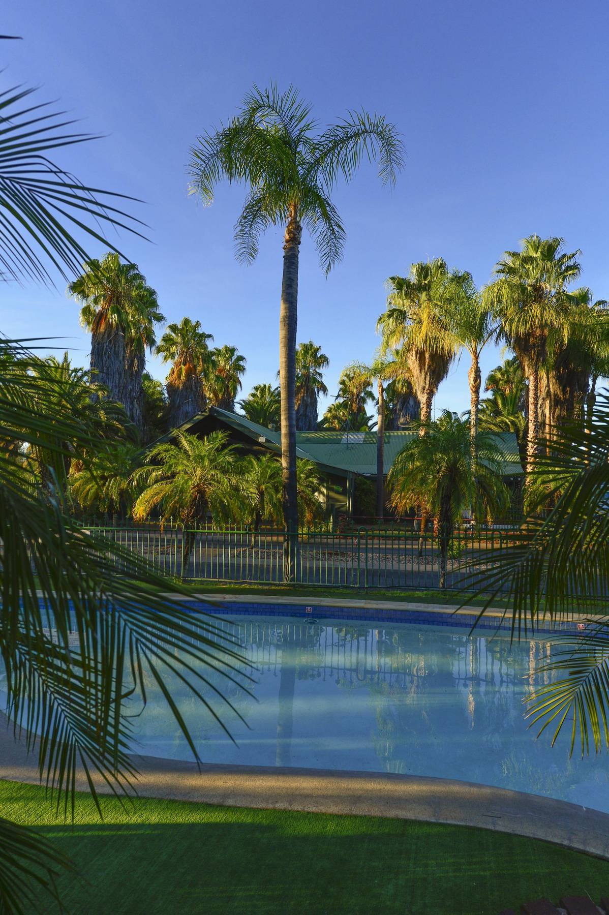Desert Palms Motel 3*